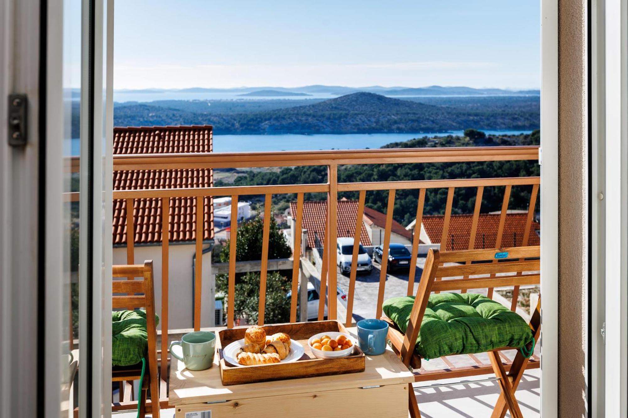 Summer Breeze Apartment - Quiet Place With A Spectacular View And A Garden Sibenik Bagian luar foto