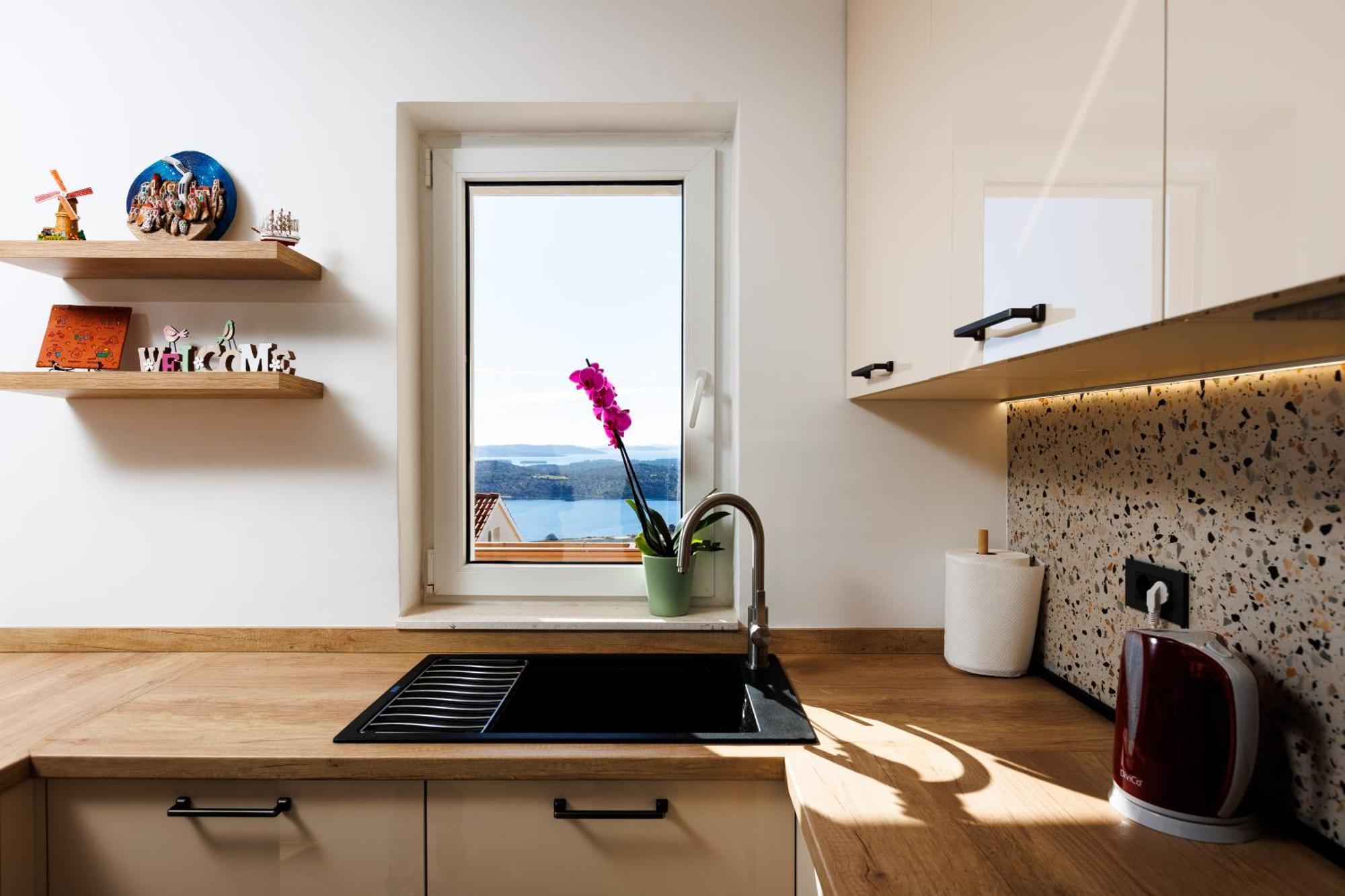 Summer Breeze Apartment - Quiet Place With A Spectacular View And A Garden Sibenik Bagian luar foto