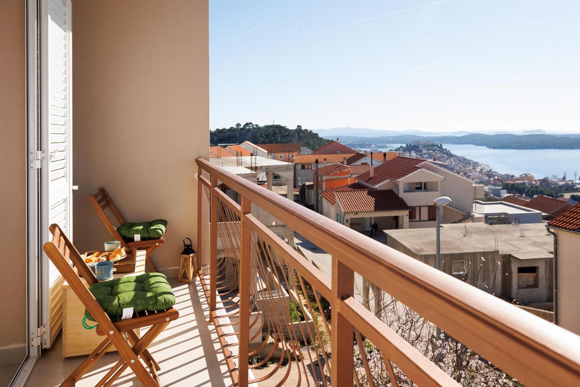 Summer Breeze Apartment - Quiet Place With A Spectacular View And A Garden Sibenik Bagian luar foto
