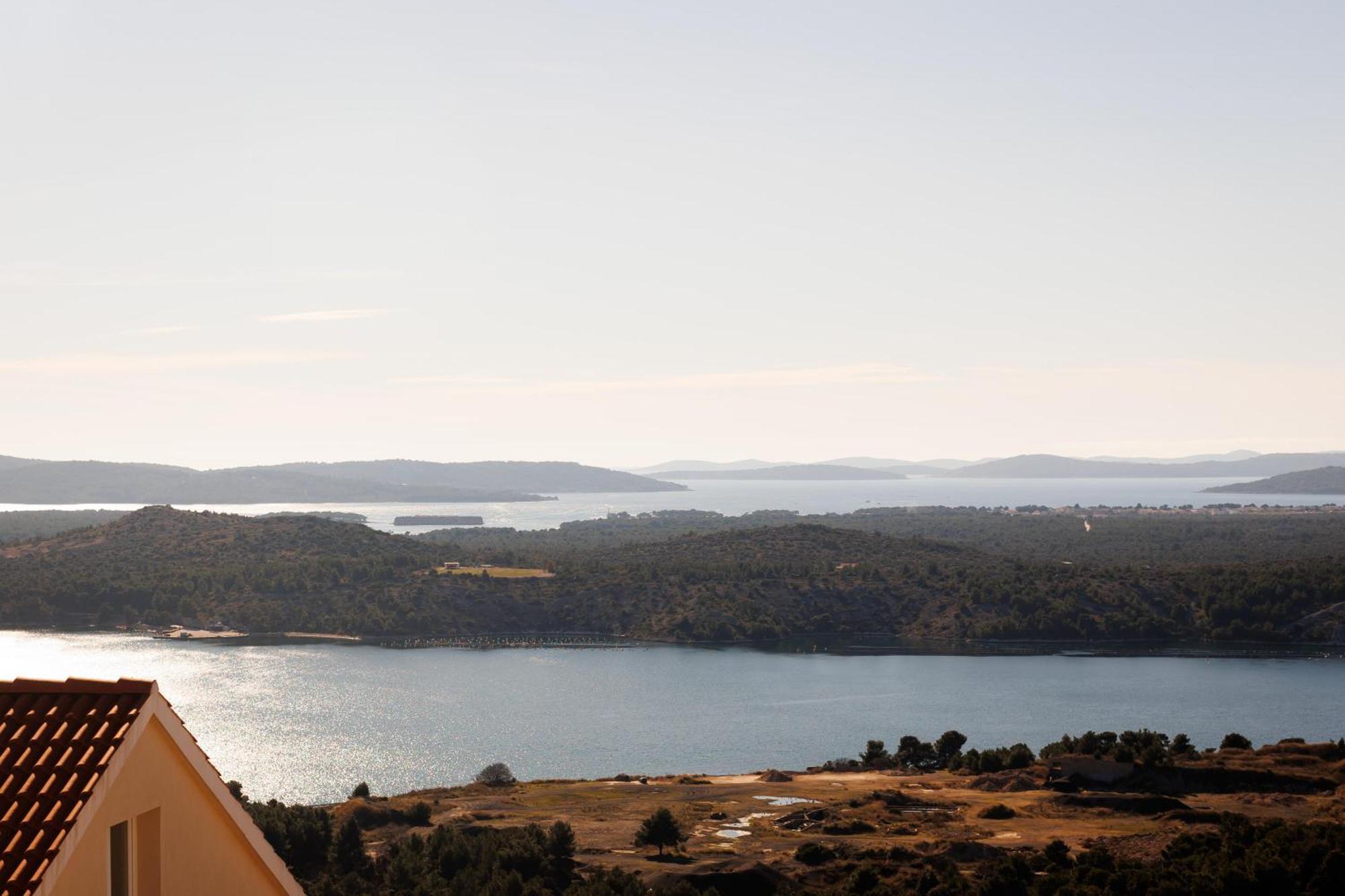 Summer Breeze Apartment - Quiet Place With A Spectacular View And A Garden Sibenik Bagian luar foto