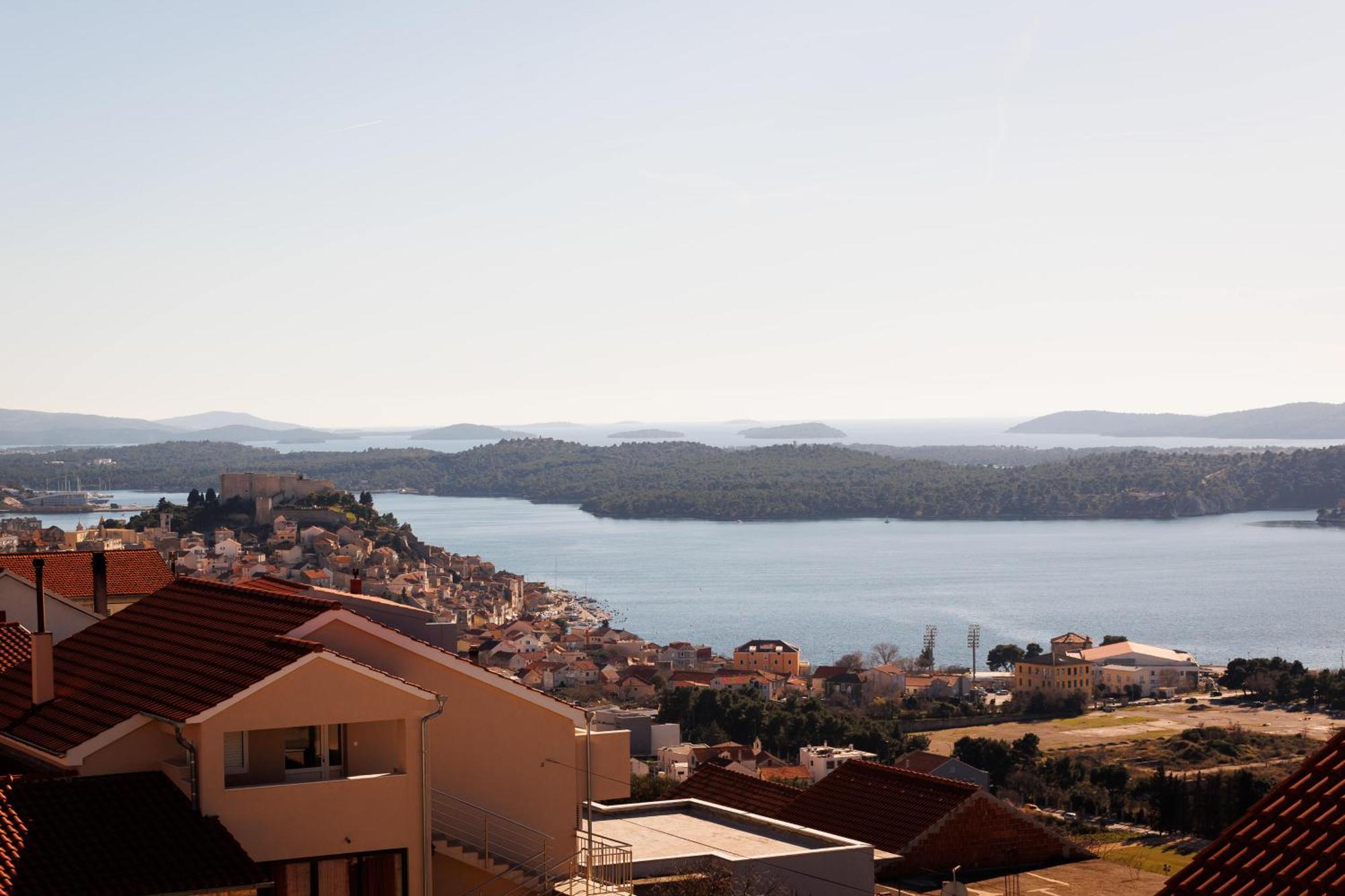 Summer Breeze Apartment - Quiet Place With A Spectacular View And A Garden Sibenik Bagian luar foto